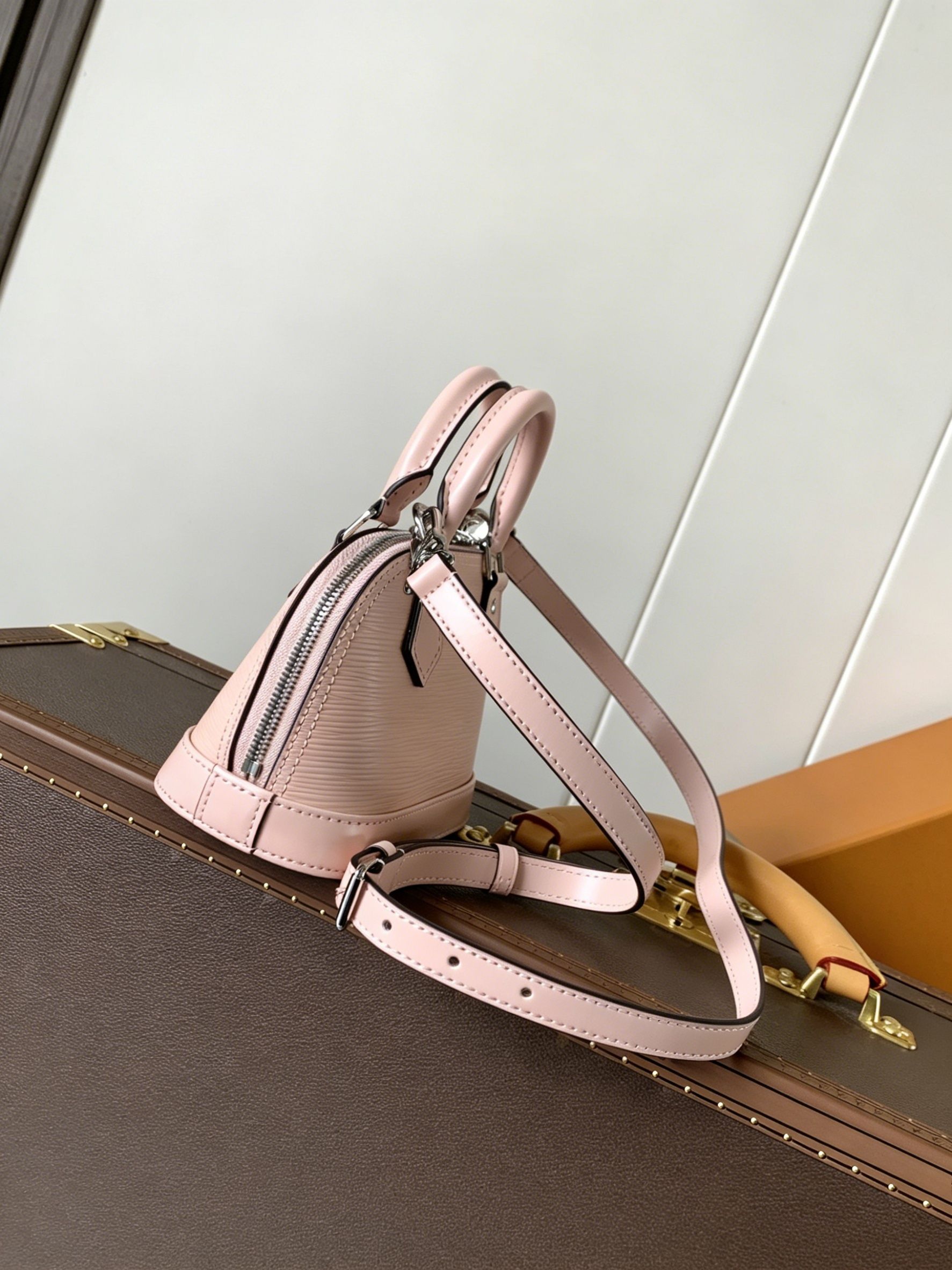 Shoulder Bag Structured - ハンドヘルドパース 新品 コンバーチブル グレインレザー デイリーキャリー 完全に取り外し可能なショルダーベルト