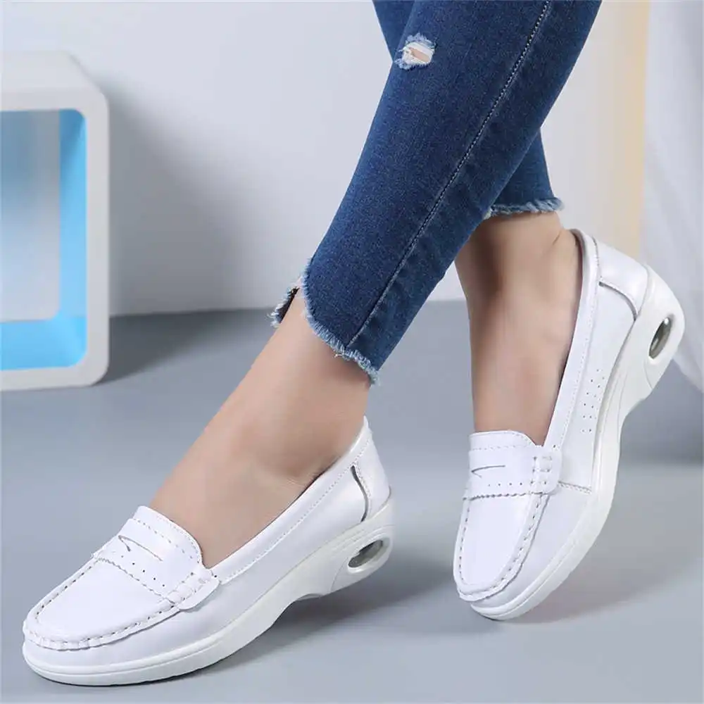 男性と女性のための厚いソールを備えた白いスライポントレーナー - Formal Women Daily Wear Slippers のレビューと価格