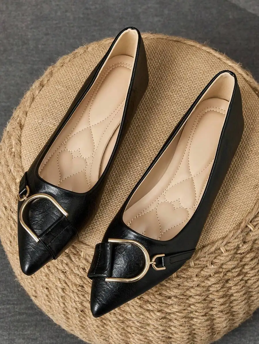 エレガントな女性用ブラックポインテッドトゥフラットシューズ、 - Women Formal Wear With Shoes のレビューと価格