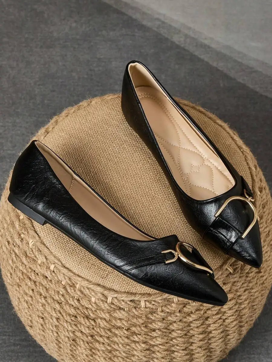 エレガントな女性用ブラックポインテッドトゥフラットシューズ、 - Women Formal Wear With Shoes のレビューと価格